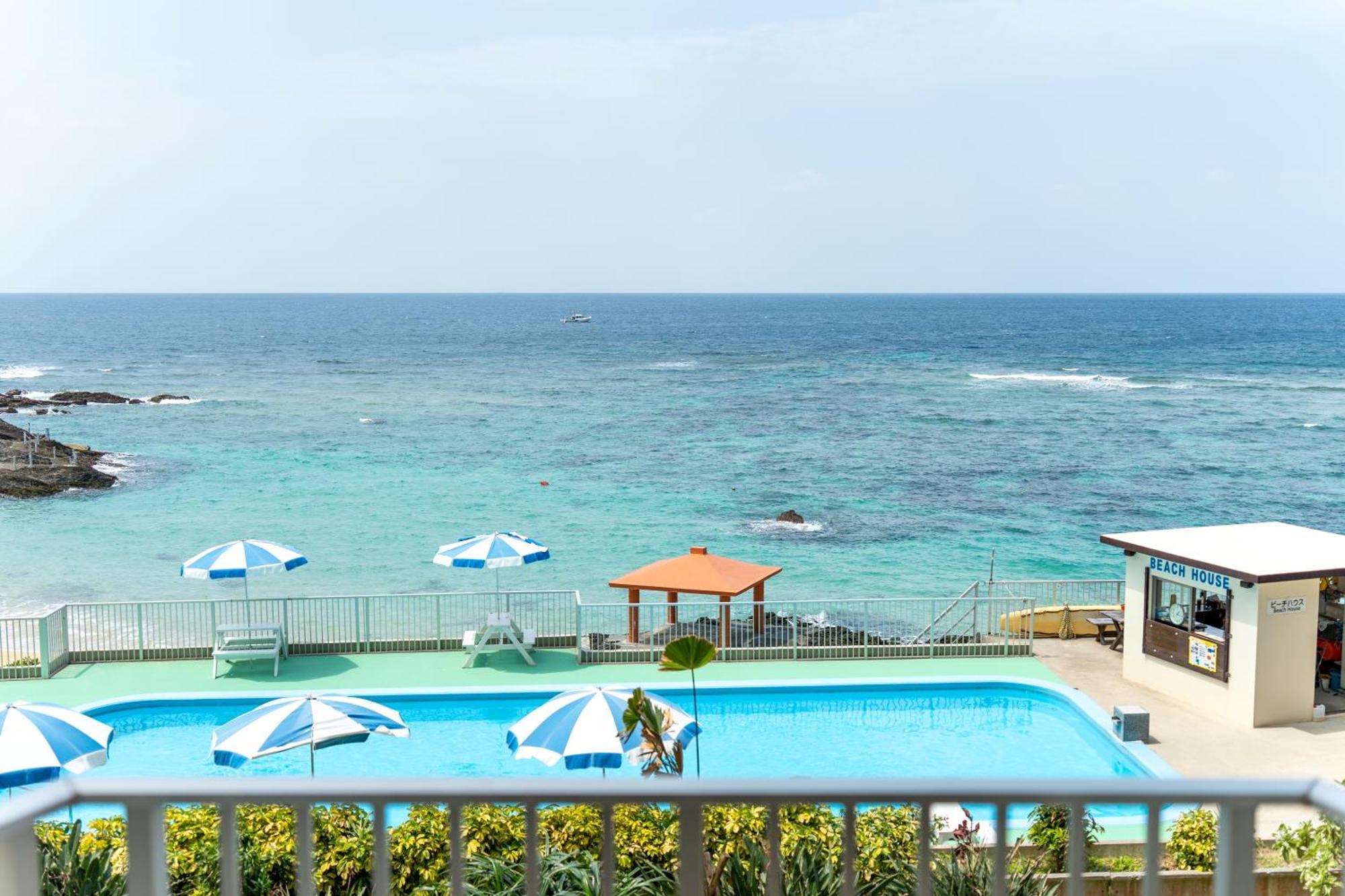 Hotel Miyuki Beach Onna Esterno foto